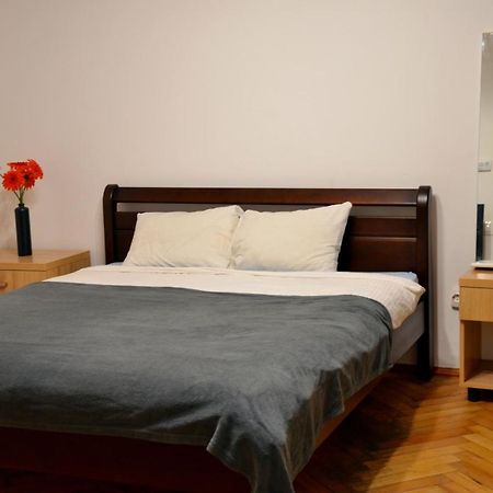 Brand New Apartment In City Center Lviv Ngoại thất bức ảnh